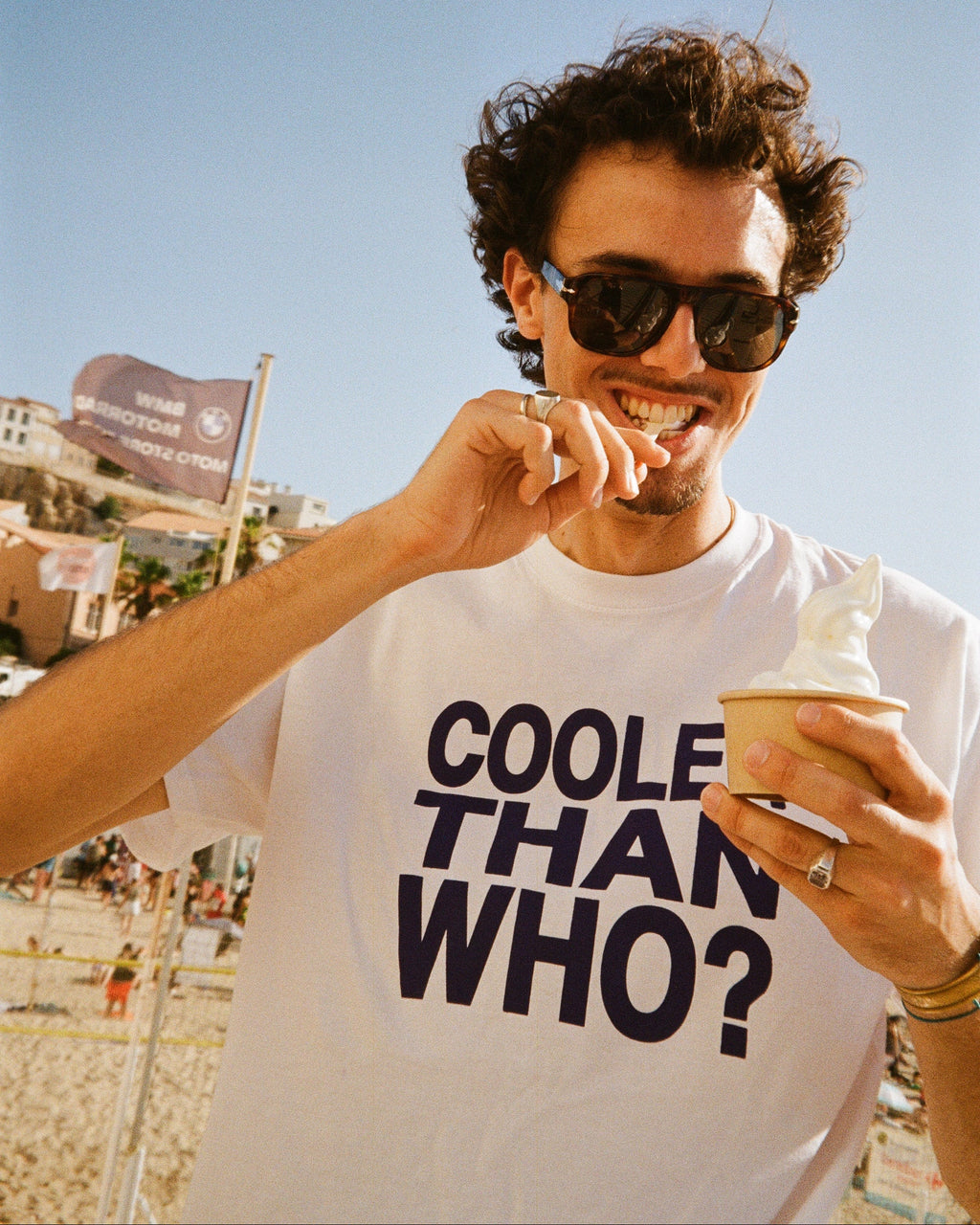 Tee-Shirt "COOLERTHANWHO?"